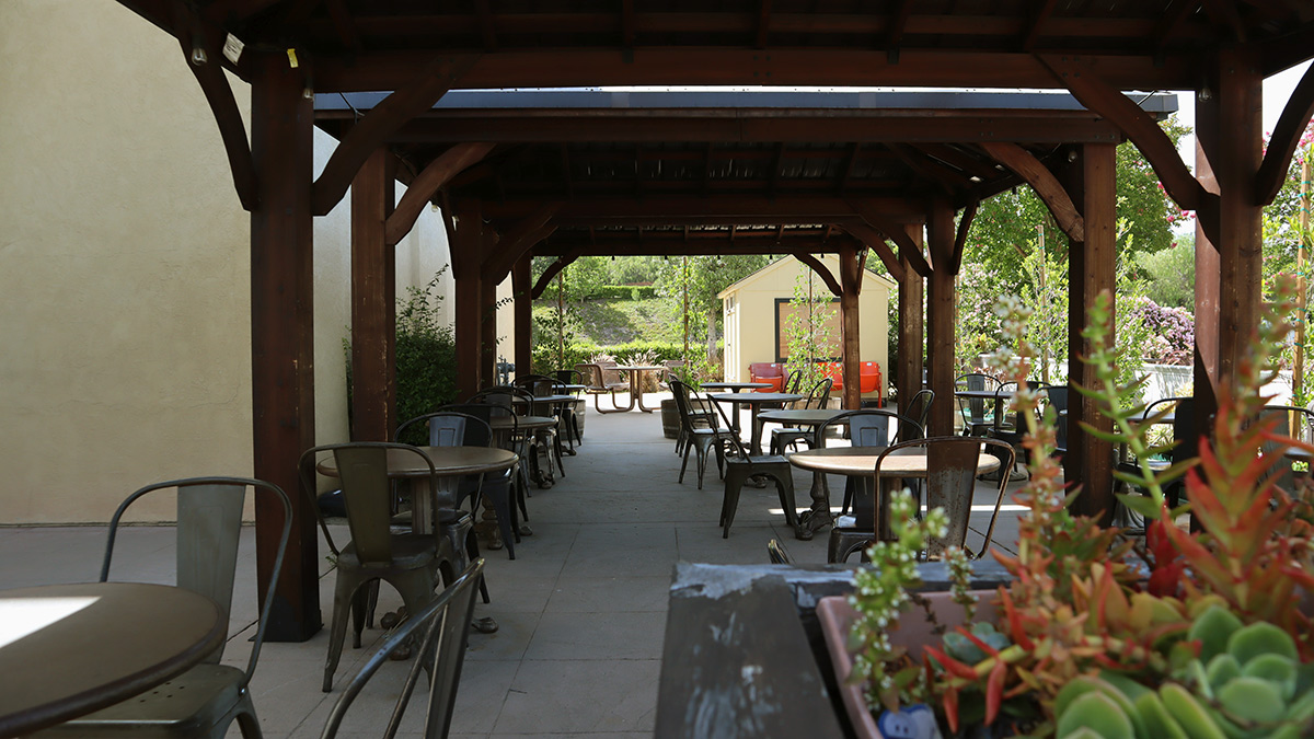 outdoor-seating-area-battter-up-bakery-and-coffee-shop-temecula-california